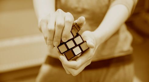 קובייה הונגרית .Shutterstock/Smyshliaeva Oksana קובייה הונגרית