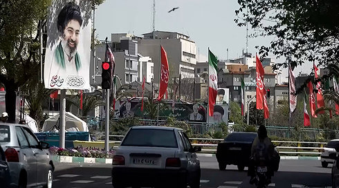 לא רק בגלל המלחמה: הכלכלה באיראן קורסת - האם זה יחזיר את המחאה?