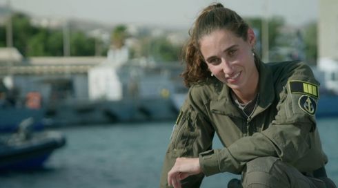 לוחמת | פרק 1 - אחד קדימה, שניים אחורה