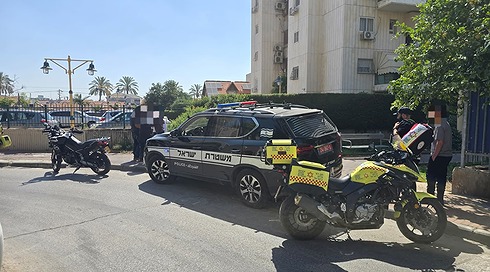ניידת משטרה בזירה ברמלה