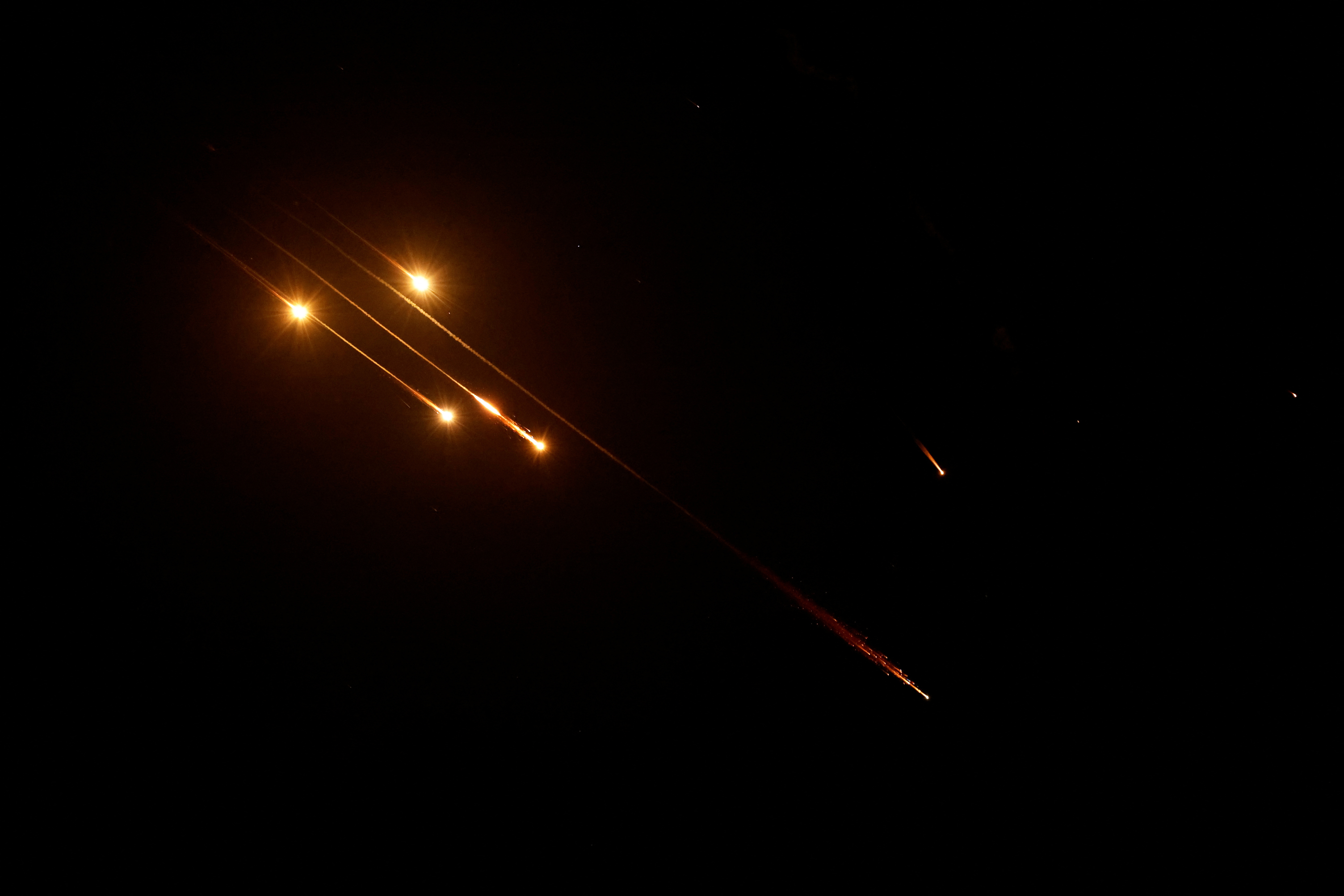 שיגורים מאיראן נראים בשמי השומרון, הערב