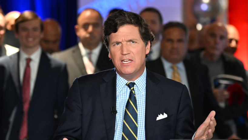 העיתונאי האמריקני טאקר קרלסון